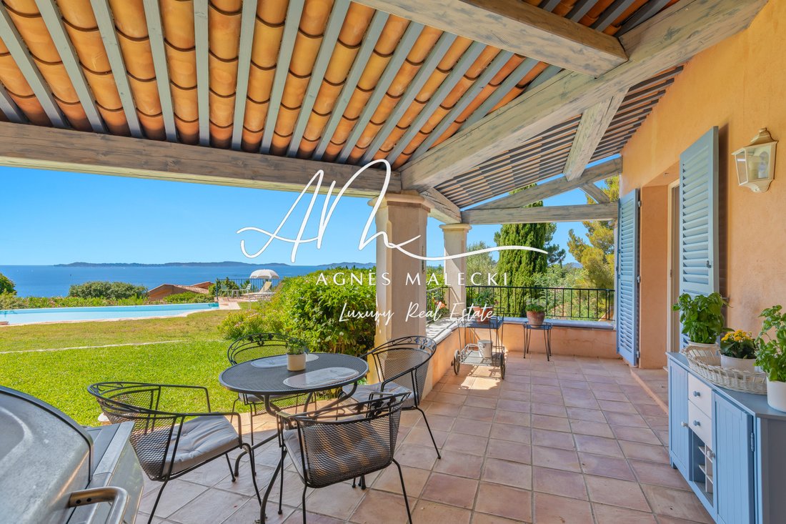 Estate in Rayol-Canadel-sur-Mer, Provence-Alpes-Côte d'Azur, France 4 - 18092473