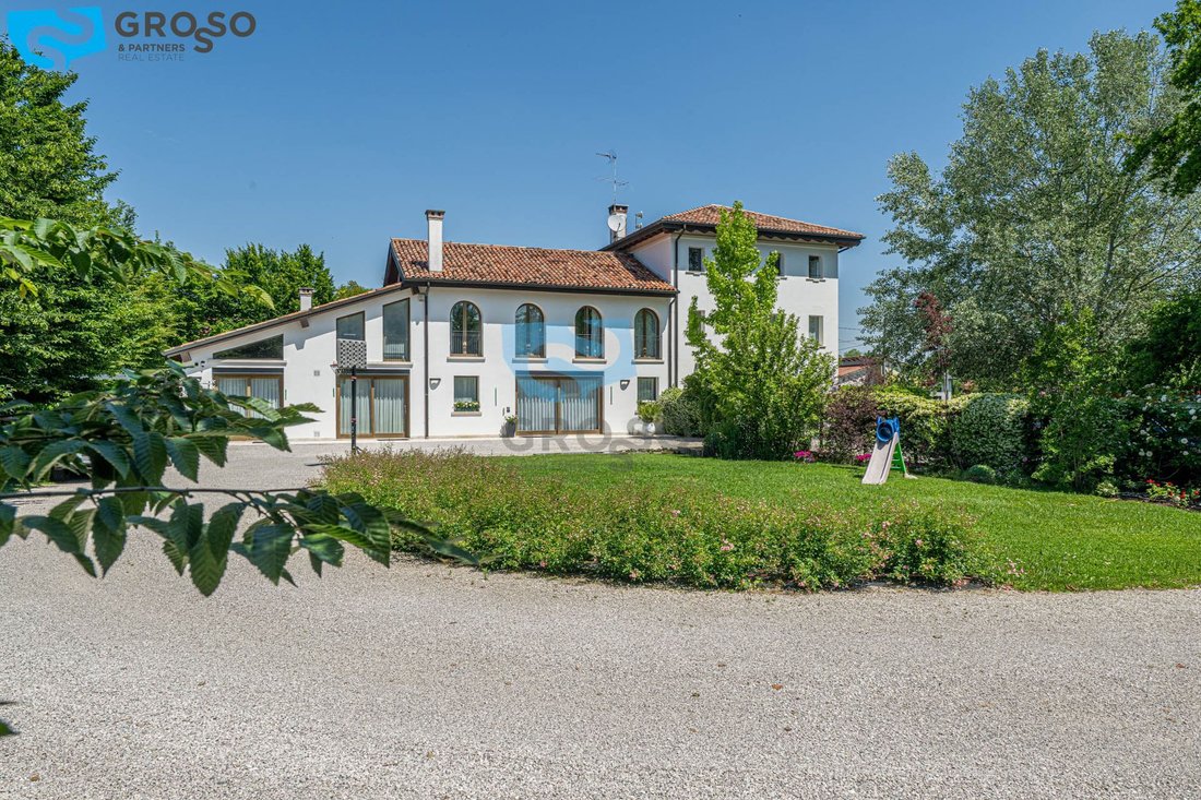 Villa in Casier, Veneto, Italy 1 - 18225389