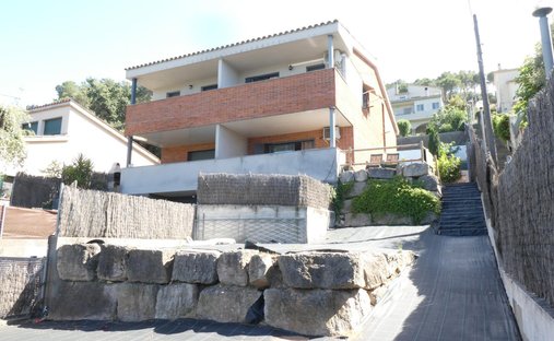 House in Montornes del Valles, Catalonia, Spain 1