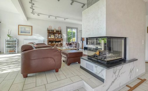House in Sillon, Saint-Etienne-de-Montluc, France 1