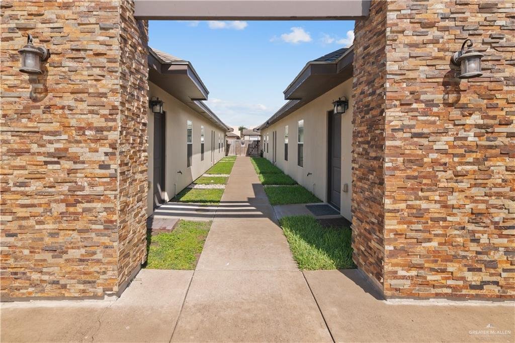 Edinburg, Texas, United States 2 - 18233654