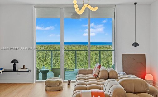 Condo in North Miami Beach, Florida, United States 1