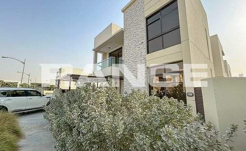 Villa in Damac Hills, Dubai, United Arab Emirates 1
