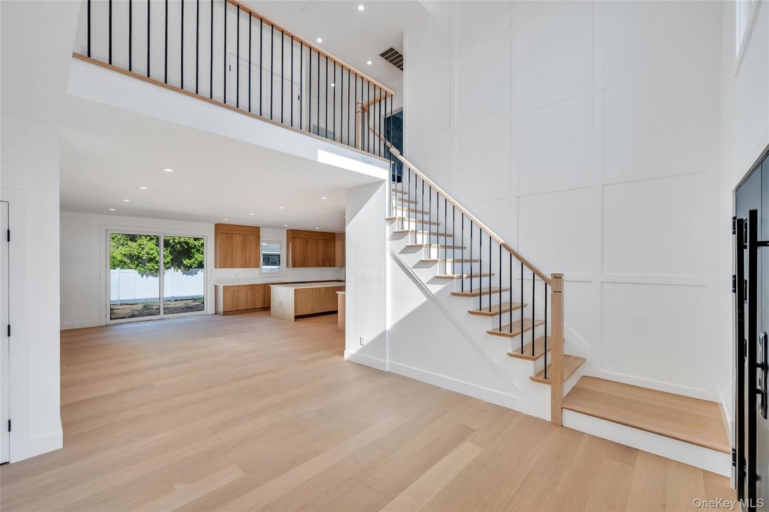 House in Levittown, New York, United States 5 - 18229591