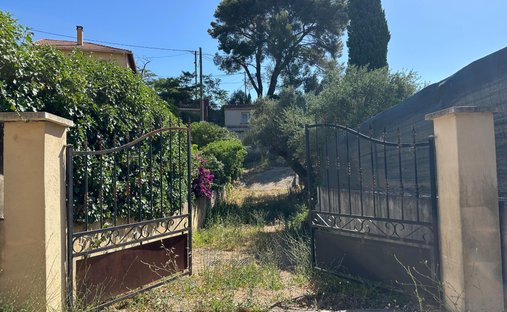 House in Le Revest-les-Eaux, Provence-Alpes-Côte d'Azur, France 1