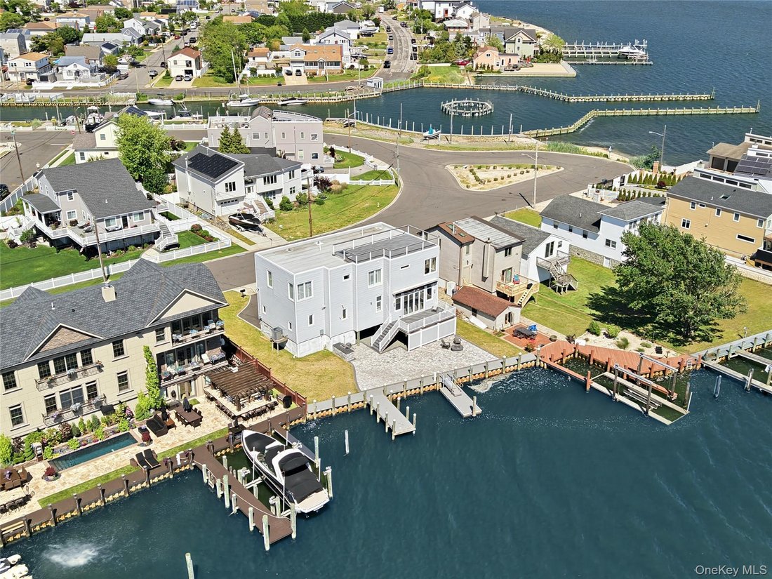 House in Lindenhurst, New York, United States 2 - 18225384