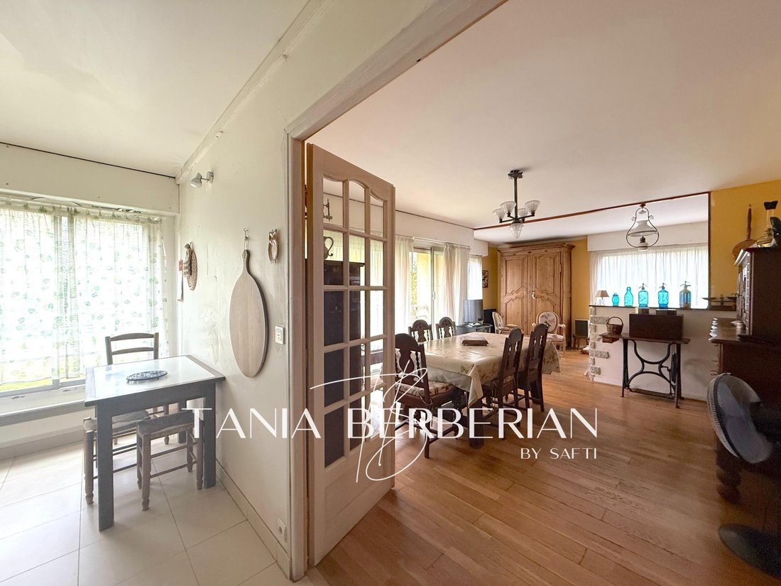 Apartment in Domaine National du Château, Versailles, France 5 - 18233395