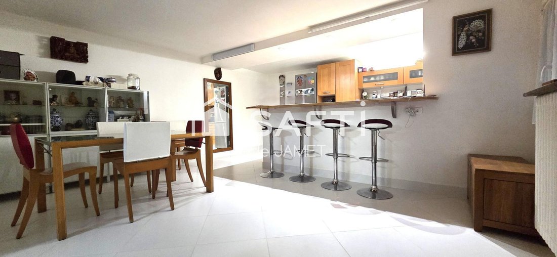 Apartment in Domaine National du Château, Versailles, France 4 - 17655042