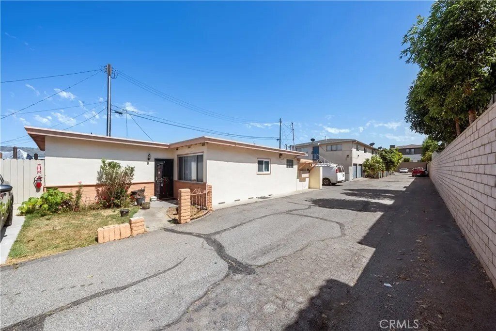 Costa Mesa, California, United States 5 - 18233840