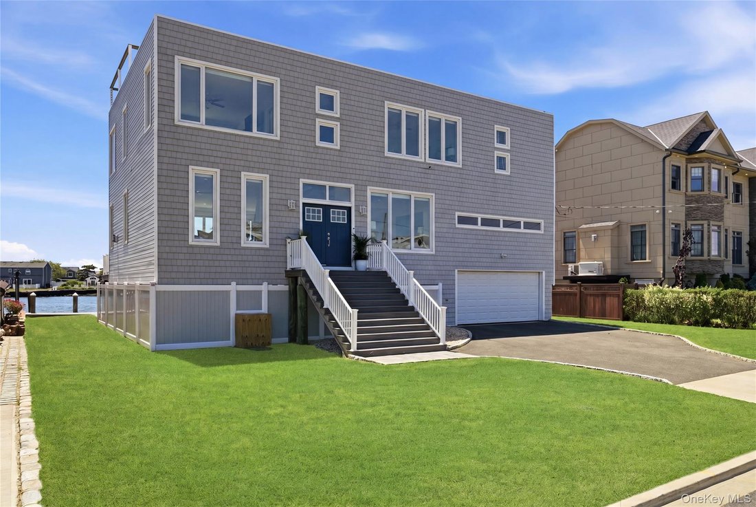 House in Lindenhurst, New York, United States 4 - 18225384