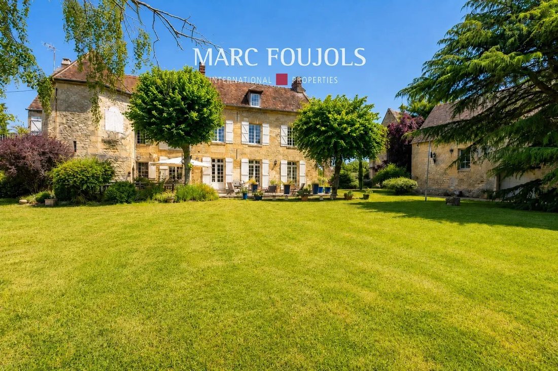 Estate in Chaumont-en-Vexin, Hauts-de-France, France 1 - 17139722