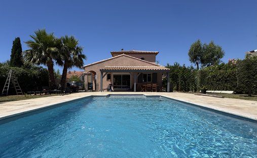 Estate in La Londe-les-Maures, Provence-Alpes-Côte d'Azur, France 1