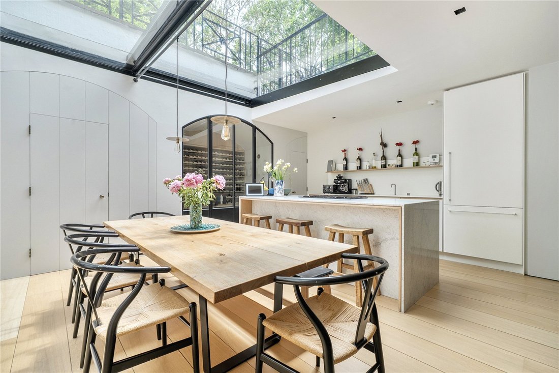 Apartment in Earls Court, Kensington And Chelsea, England 1 - 18225278