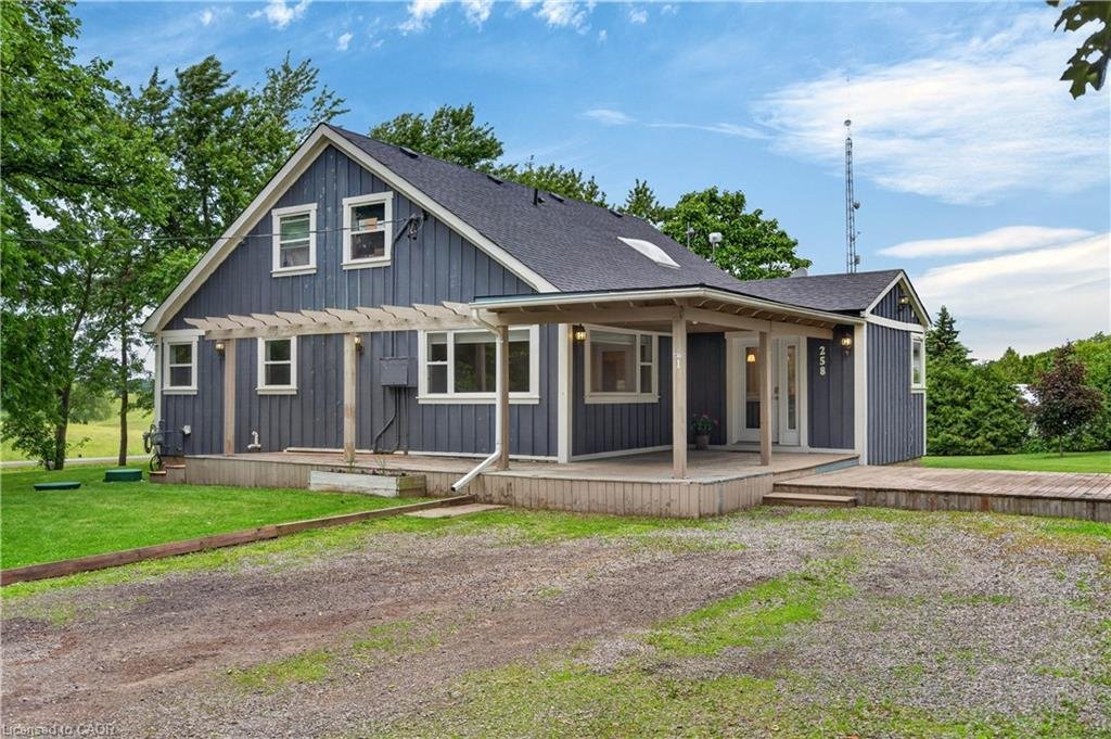 House in Hamilton, Ontario, Canada 2 - 18223522
