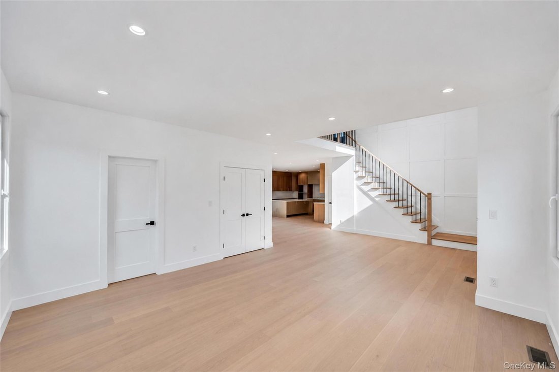 House in Levittown, New York, United States 4 - 18229591