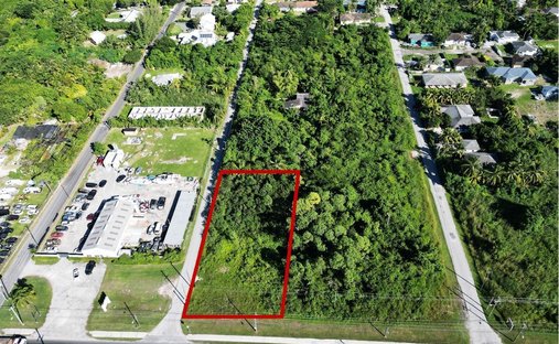 Land in Nassau, New Providence, The Bahamas 1
