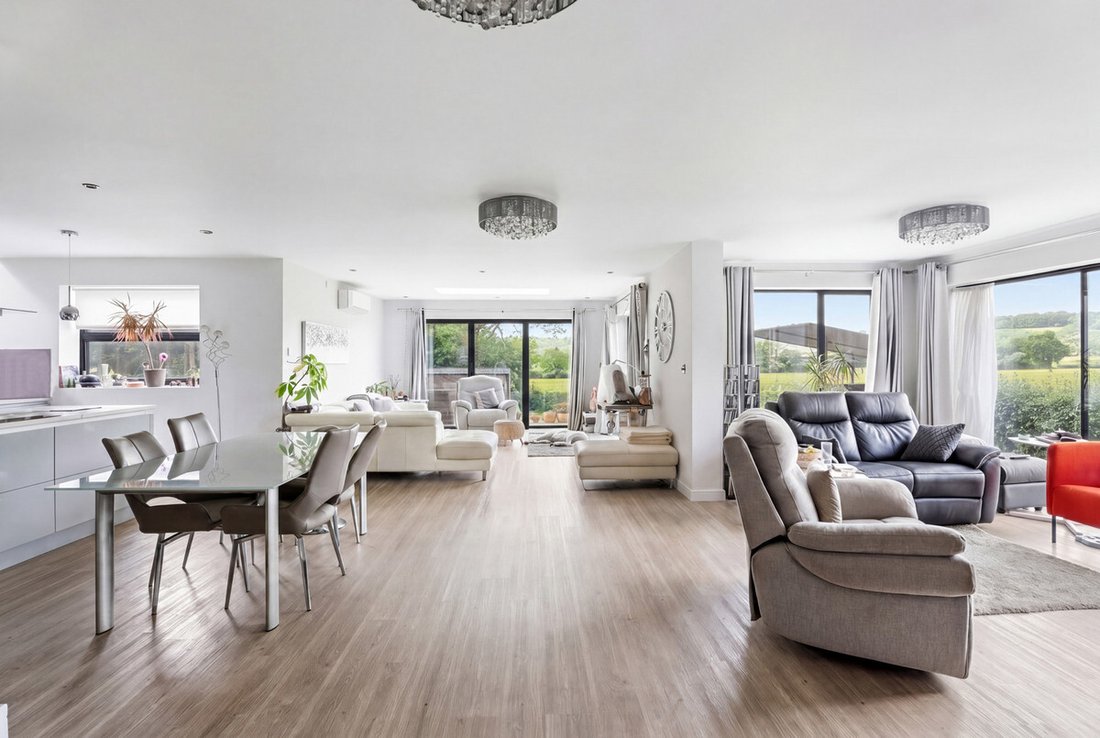 House in Edgware, Barnet, England 3 - 18225260