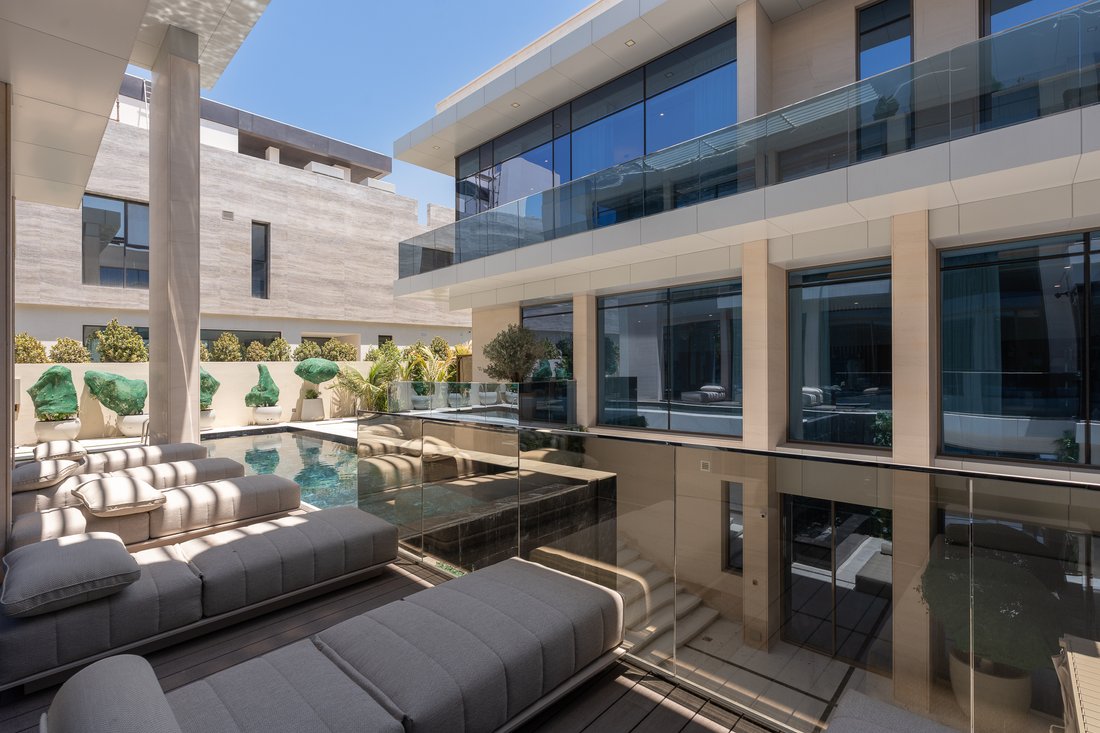 Villa in Pearl Jumeirah, Dubai, United Arab Emirates 2 - 18224094