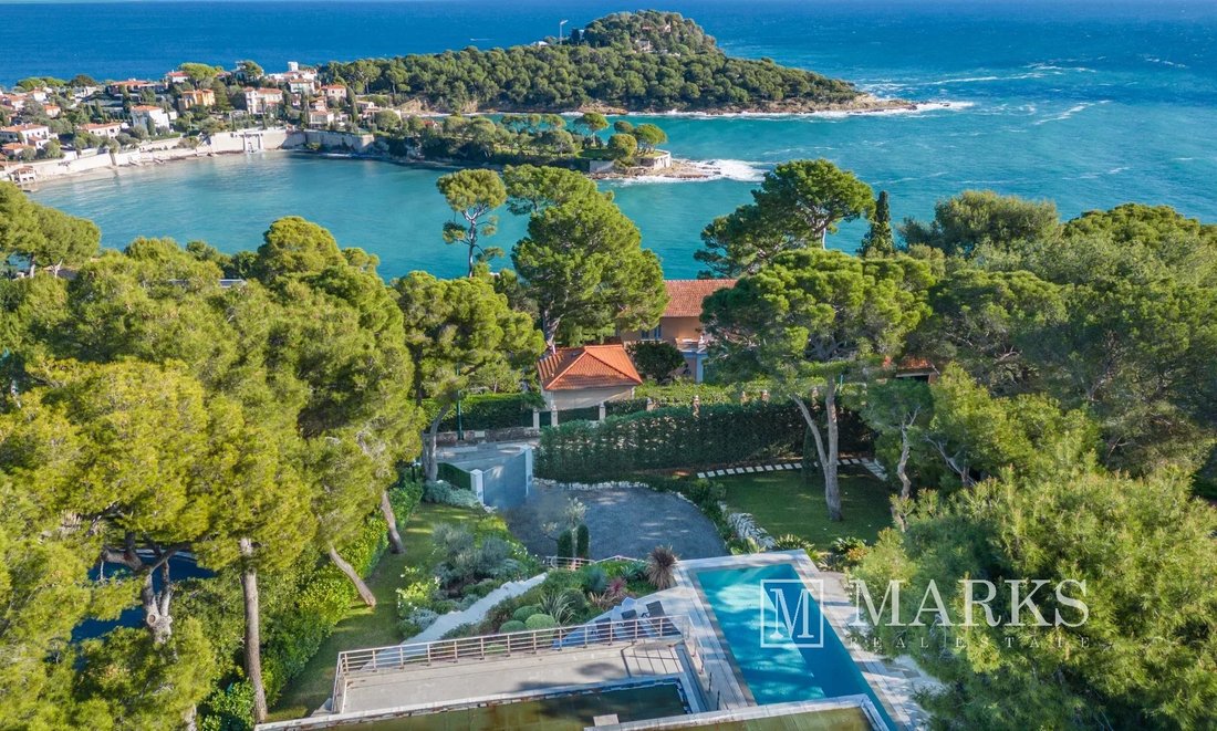Villa in Saint-Jean-Cap-Ferrat, Provence-Alpes-Côte d'Azur, France 1 - 15452838
