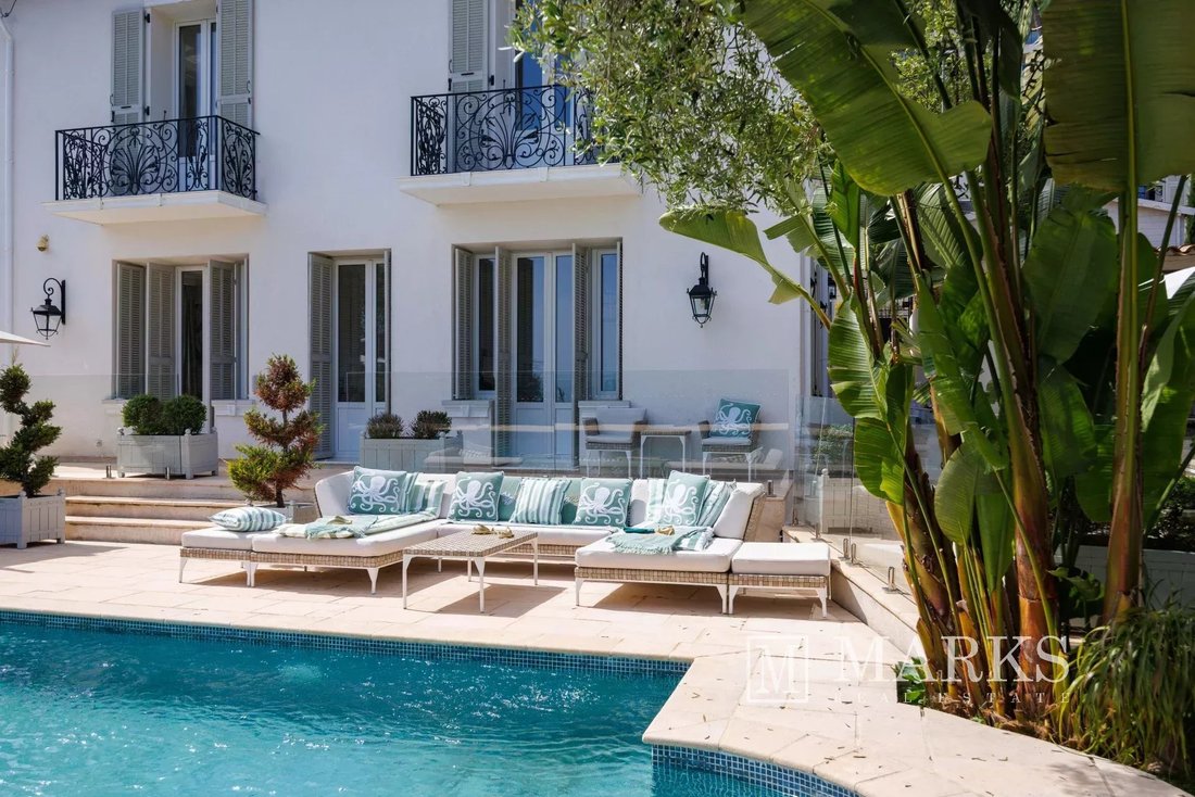 Villa in Èze, Provence-Alpes-Côte d'Azur, France 4 - 16047920