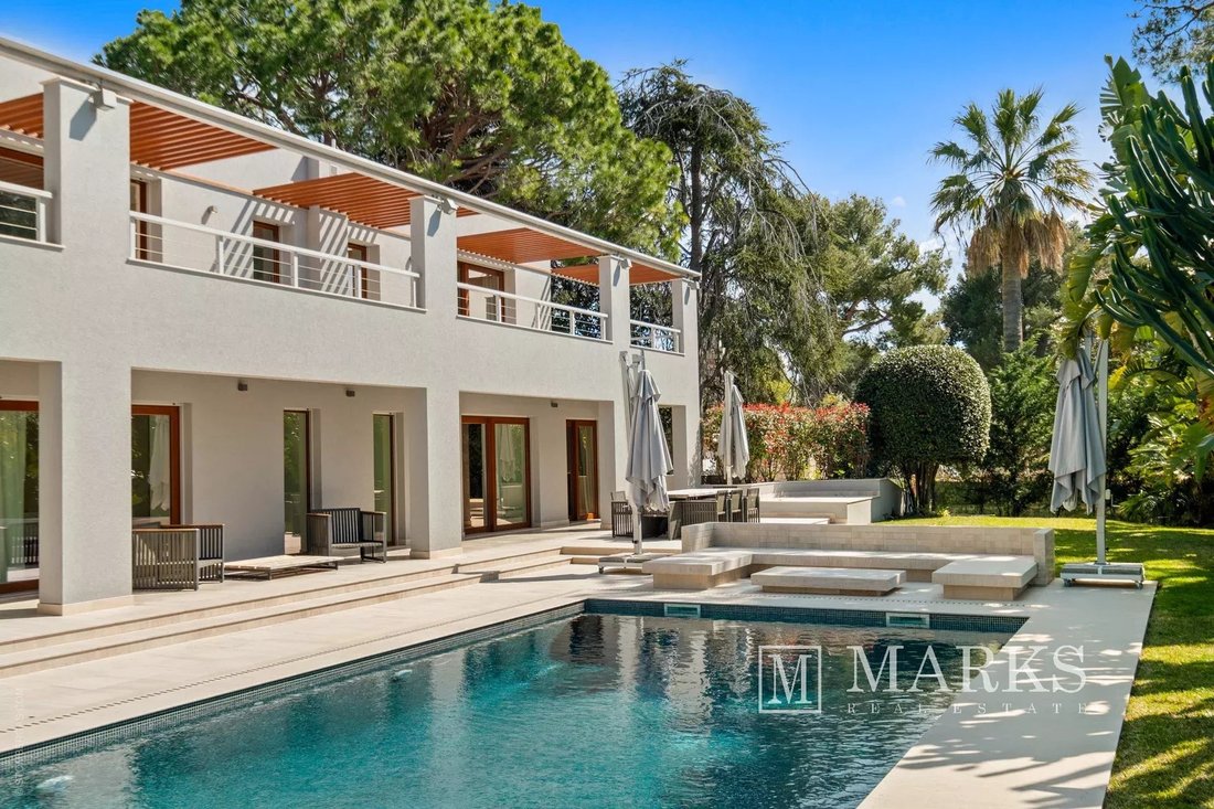 Villa in Saint-Jean-Cap-Ferrat, Provence-Alpes-Côte d'Azur, France 2 - 15437138