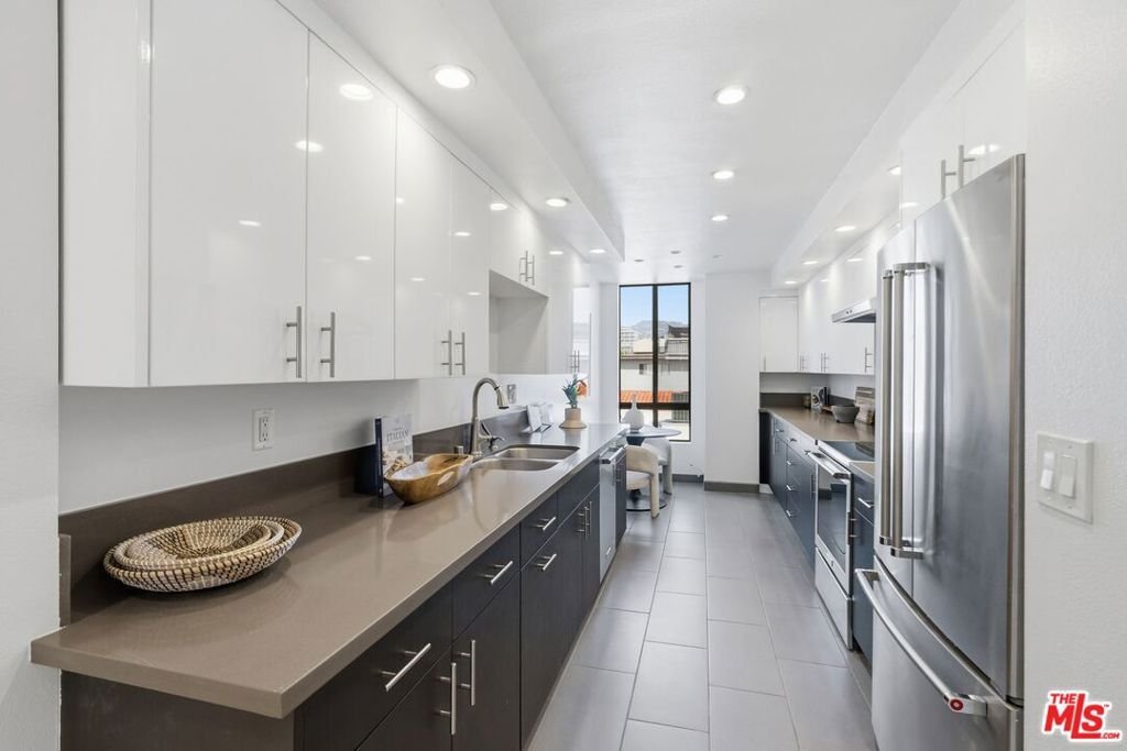 Condo in Beverly Hills, California, United States 5 - 18225199