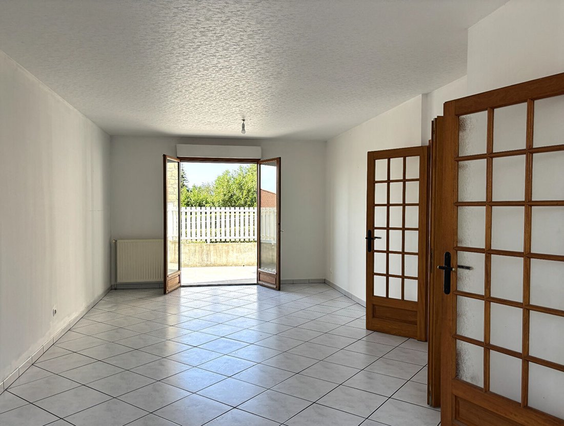 Sud Ouest, Saint-Jean-Bonnefonds, France 3 - 18224391