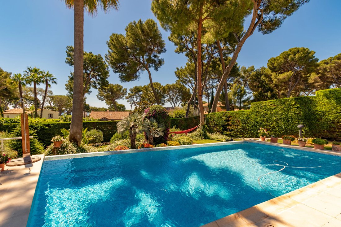 Villa in Antibes, Provence-Alpes-Côte d'Azur, France 2 - 18224101