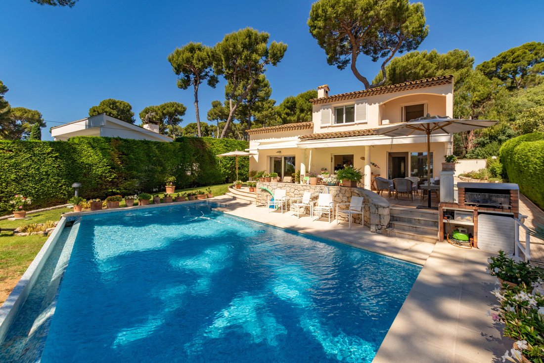 Villa in Antibes, Provence-Alpes-Côte d'Azur, France 1 - 18224101