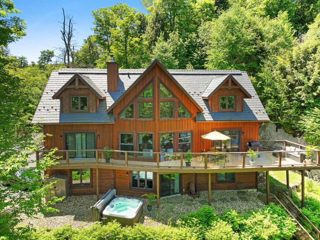 House in Mont-Tremblant, Quebec, Canada 1 - 18223890