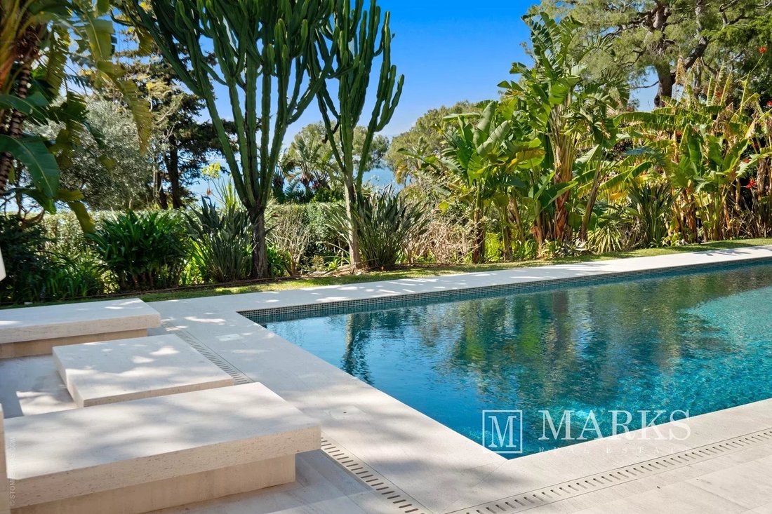 Villa in Saint-Jean-Cap-Ferrat, Provence-Alpes-Côte d'Azur, France 3 - 15437138
