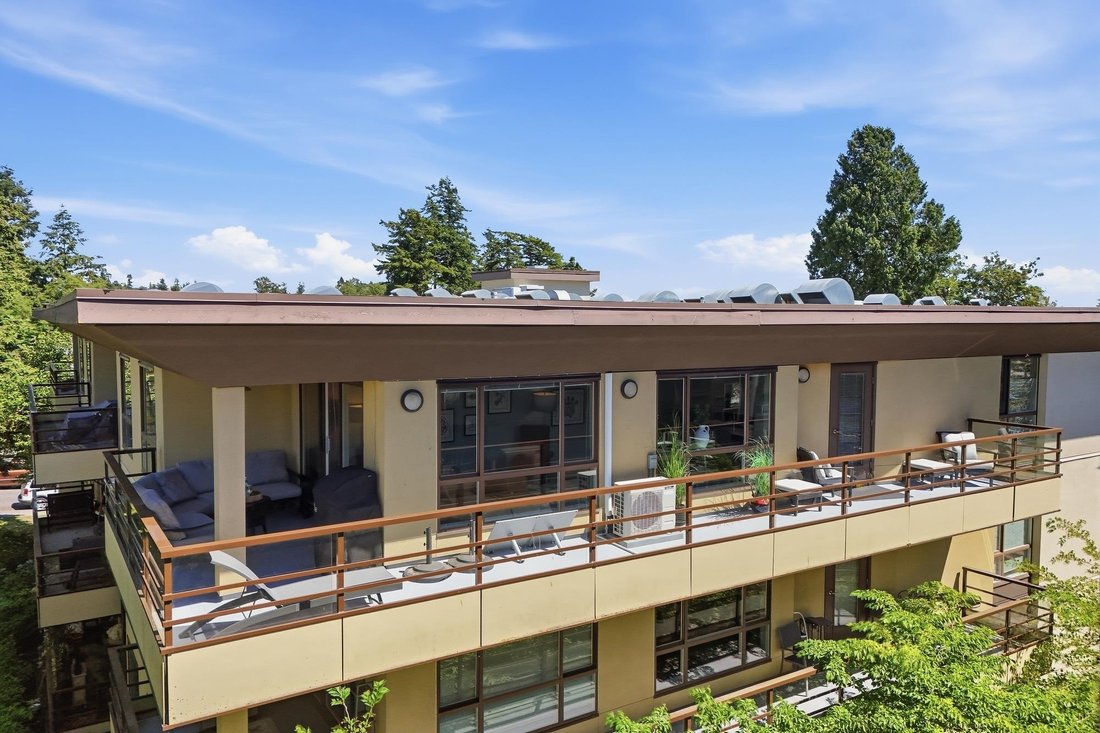 Condo in White Rock, British Columbia, Canada 1 - 18230616