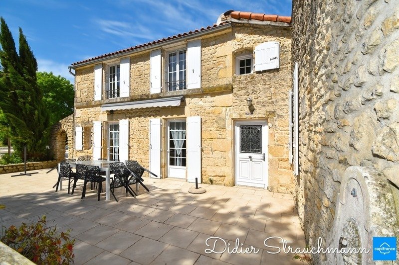 House in Aigrefeuille-d'Aunis, Nouvelle-Aquitaine, France 1 - 18224187