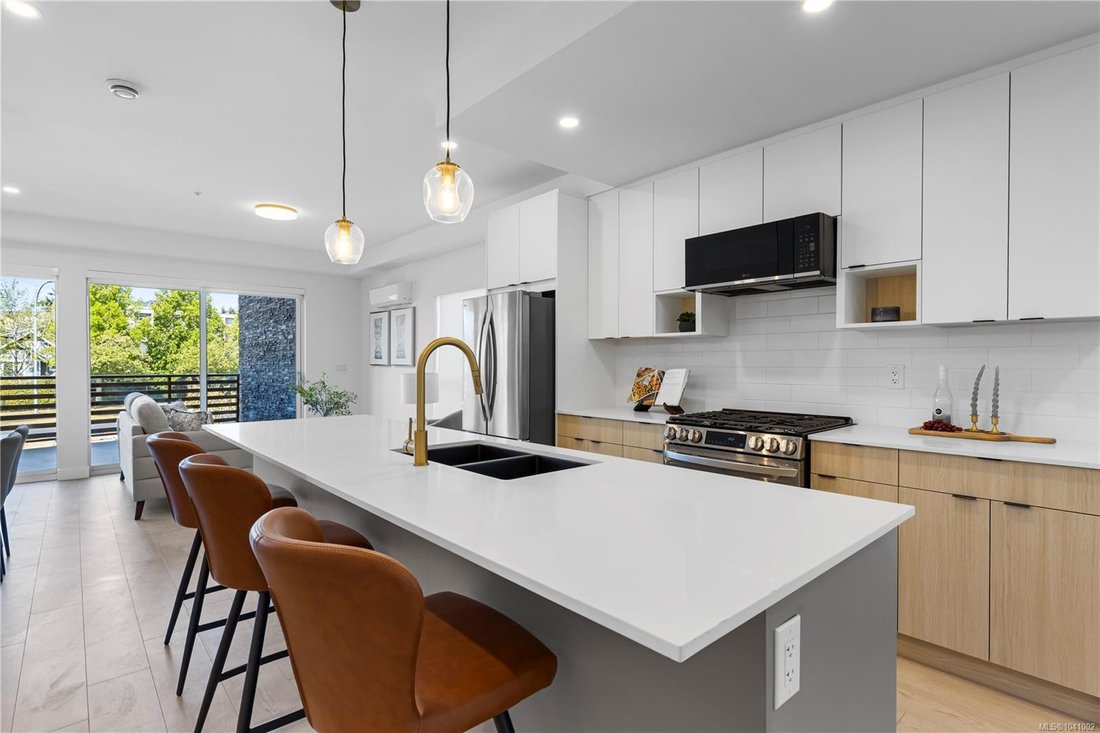 Condo in Langford, British Columbia, Canada 1 - 18230597