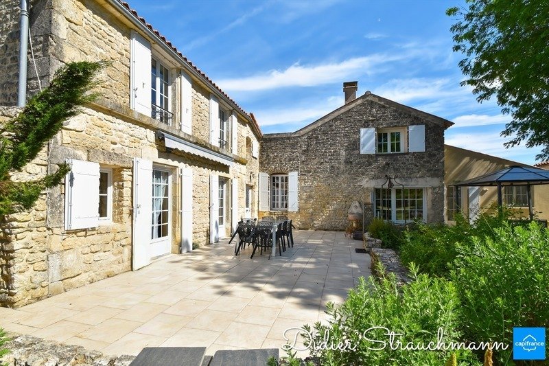 House in Aigrefeuille-d'Aunis, Nouvelle-Aquitaine, France 3 - 18224187
