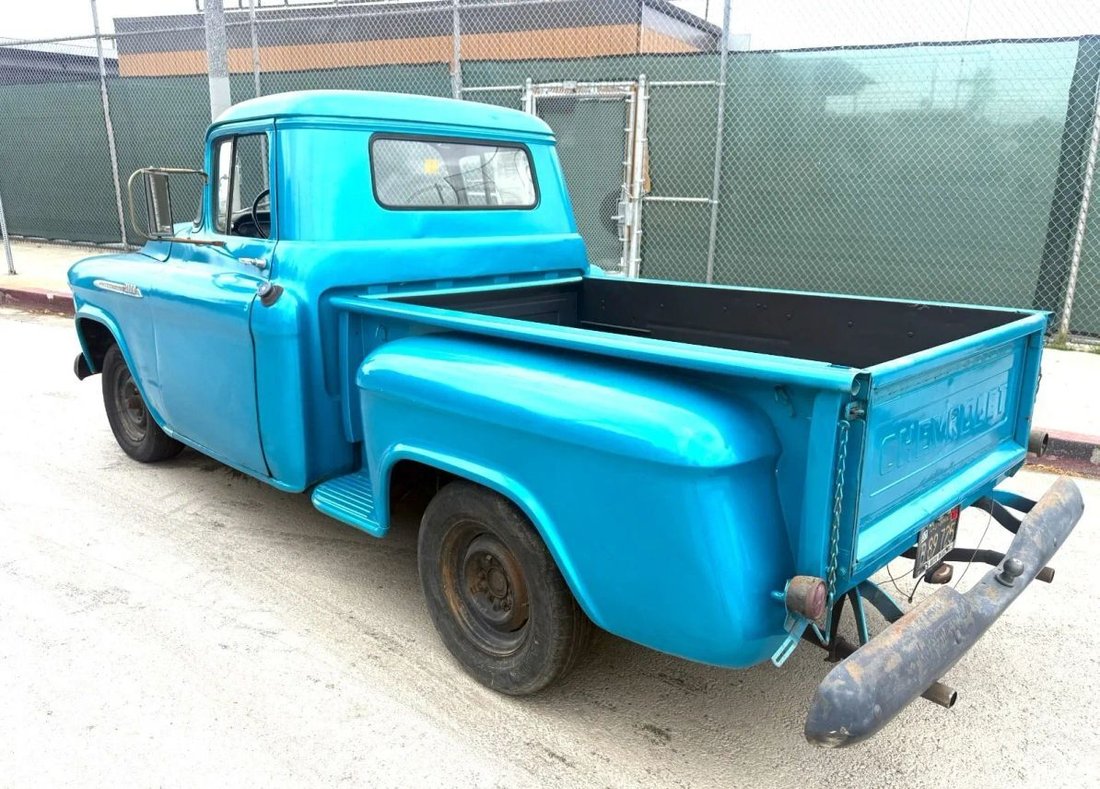 Pickup in Los Angeles, CA, United States 4 - 17018101
