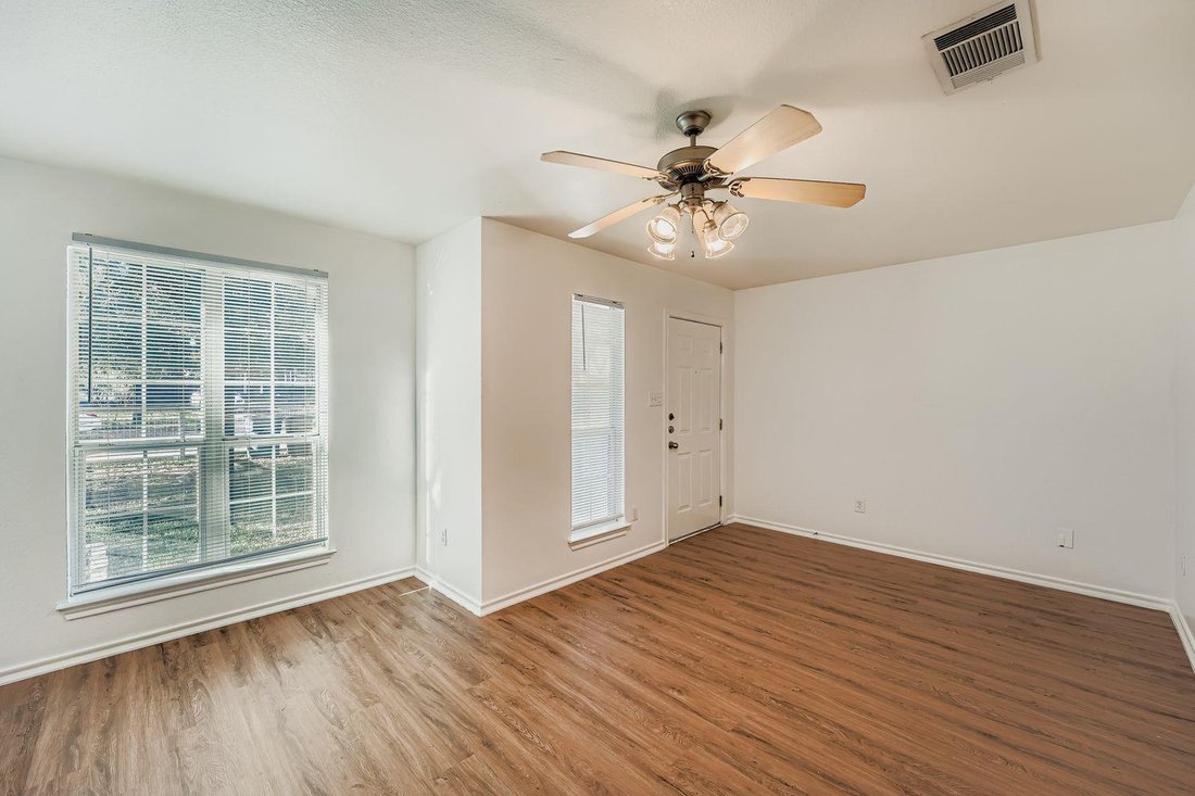 Austin, Texas, United States 3 - 18230917
