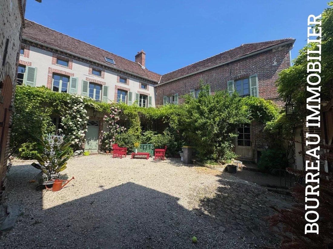 Estate in Cezy, Bourgogne – Franche-Comté, France 1 - 15666326