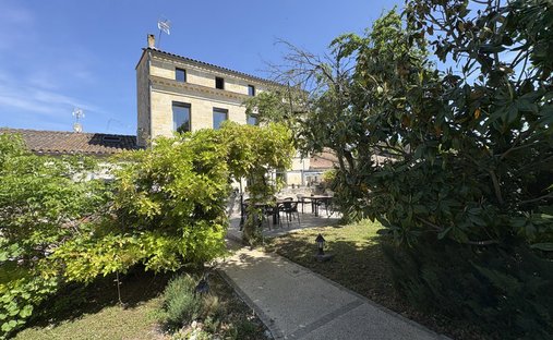 House in Sud, Pauillac, France 1