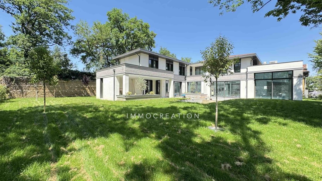 Estate in Écully, Auvergne-Rhône-Alpes, France 1 - 18232324