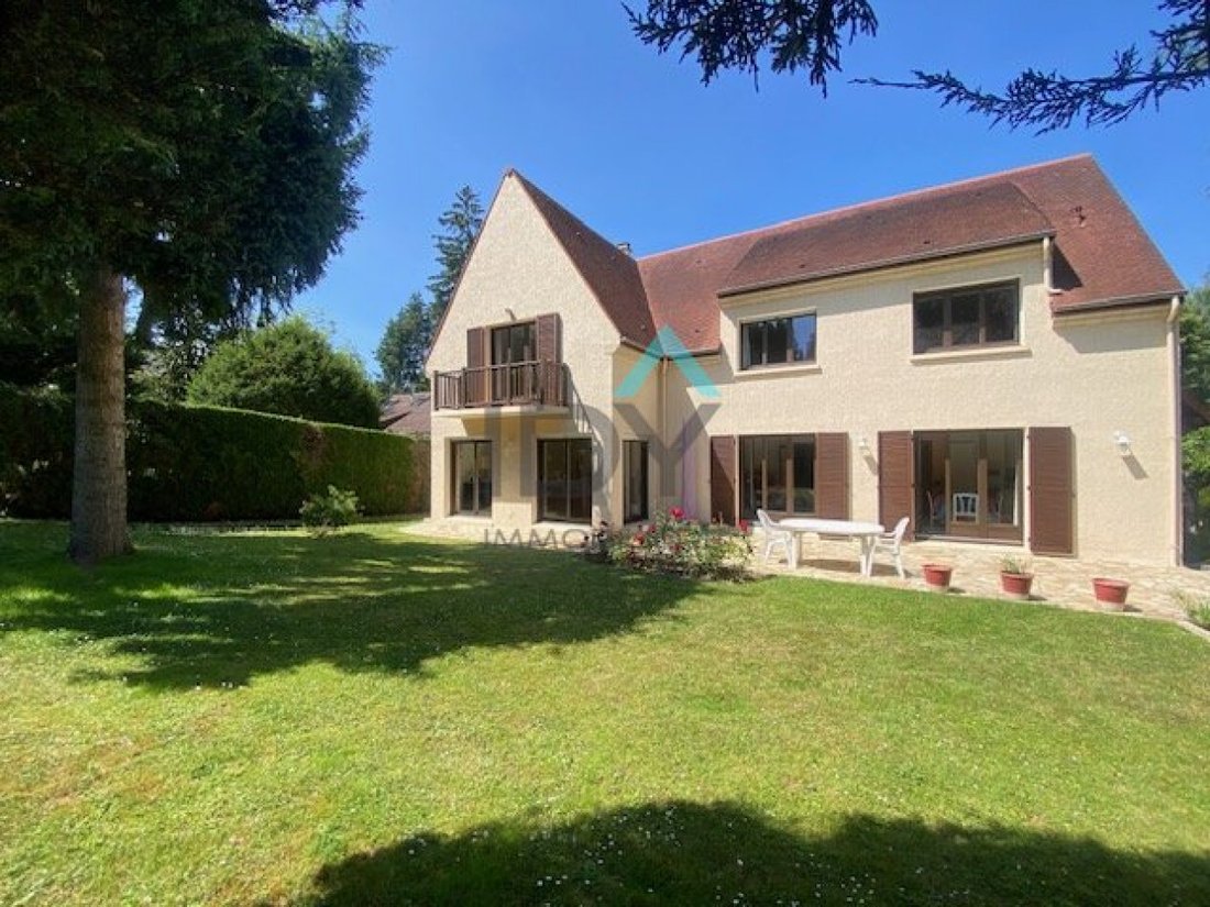 House in L'Étang-la-Ville, Ile-de-France, France 3 - 18226293
