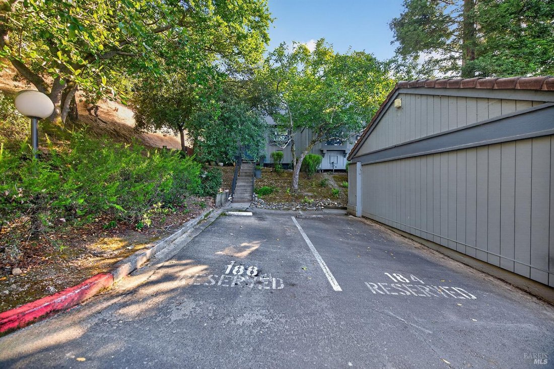 Condo in Novato, California, United States 5 - 18227230