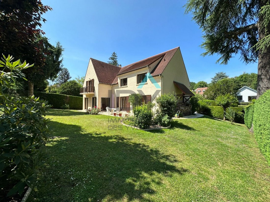 House in L'Étang-la-Ville, Ile-de-France, France 1 - 18226293