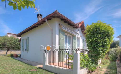 Villa in Val de Cagne-Colline Route de Vence, Cagnes-sur-Mer, France 1