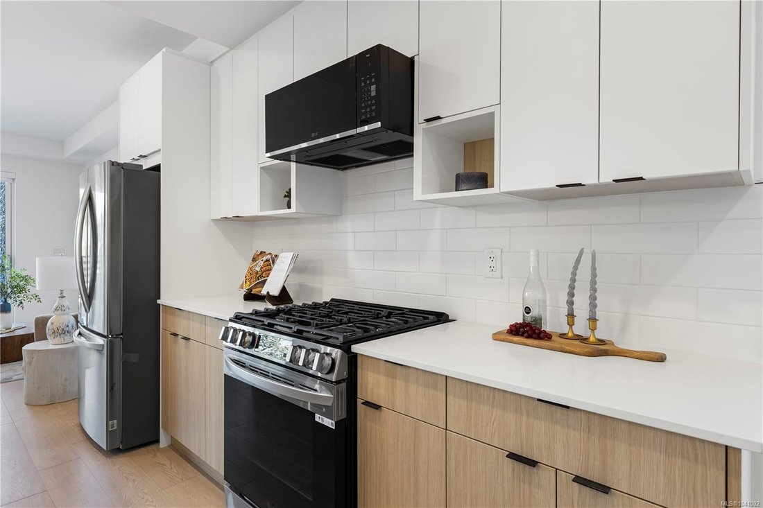 Condo in Langford, British Columbia, Canada 2 - 18230597