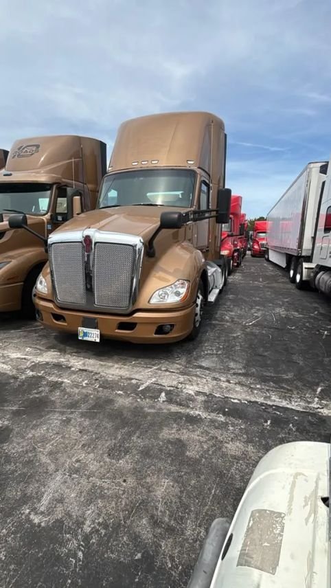 2022 Kenworth T600 T680 Aerodynamic in Miami, FL, United States 1 - 18228438