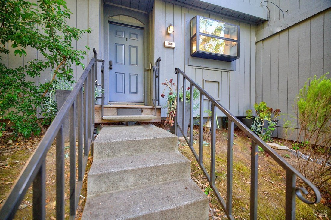 Condo in Novato, California, United States 1 - 18227230