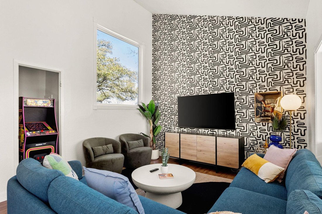 Austin, Texas, United States 4 - 18230912