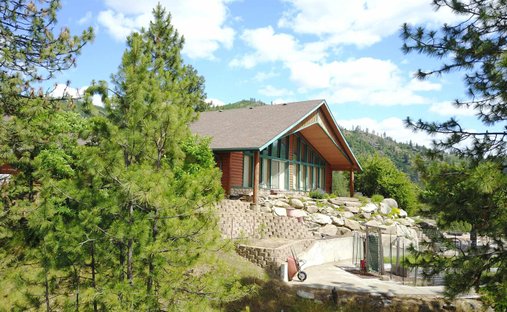 House in Nine Mile Falls, Washington, United States 1