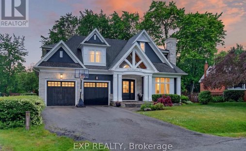 House in Oakville, Ontario, Canada 1
